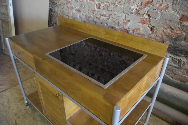 Мобильная кухонная станция из берёзы и металла